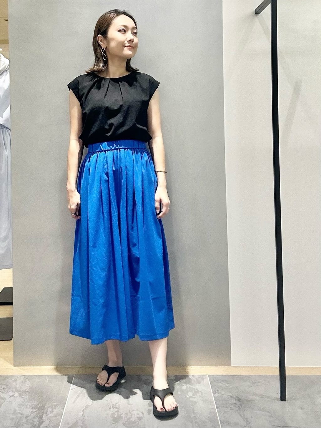 MAIさんの「INDIVI｜【クールエアー素材／UVケア／セットアップ可能】エアリーフレアパンツ」を使ったコーディネート