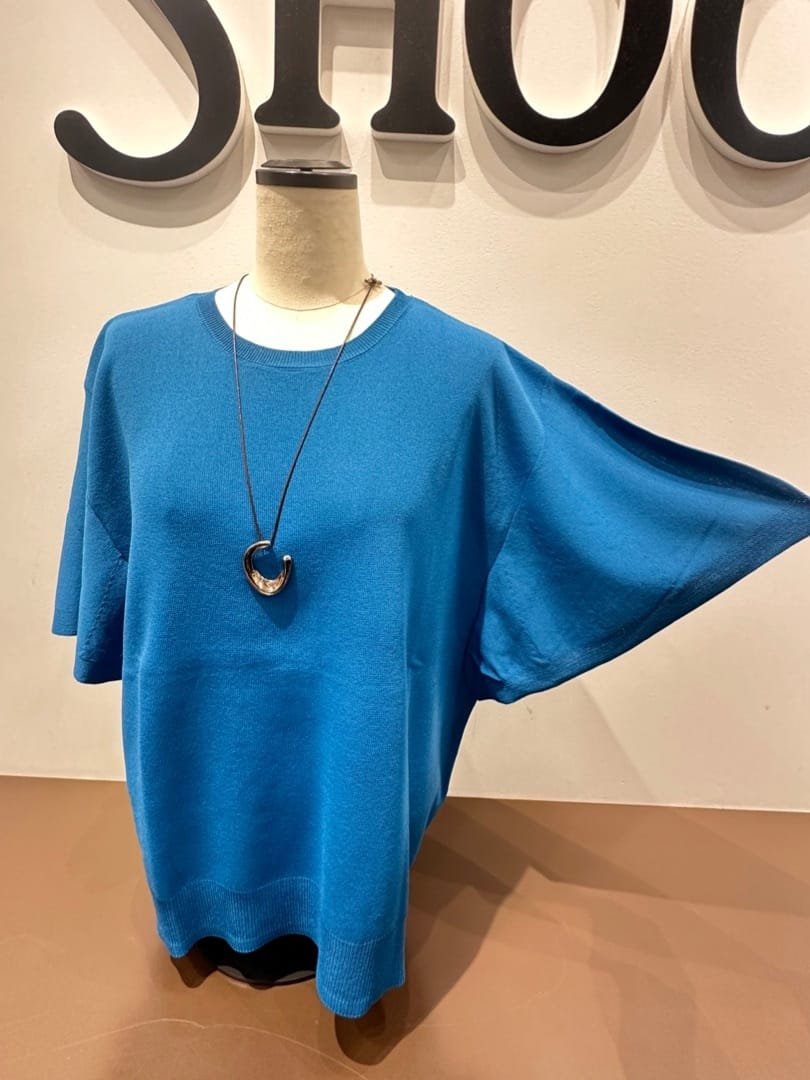 Yossyさんの「SHOO･LA･RUE｜【S-LL】二の腕はカバーして魅せる フレアスリーブニット」を使ったコーディネート