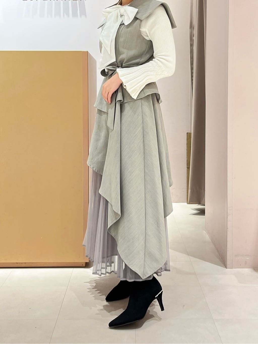 このかさんの「ESPERANZA｜ジュエルヒールショートブーツ」を使ったコーディネート