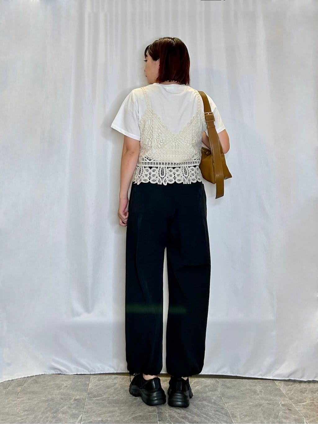 ネリさんの「SHOO･LA･RUE｜【2点セット/ひんやり】レースビスチェ＋Tシャツ」を使ったコーディネート