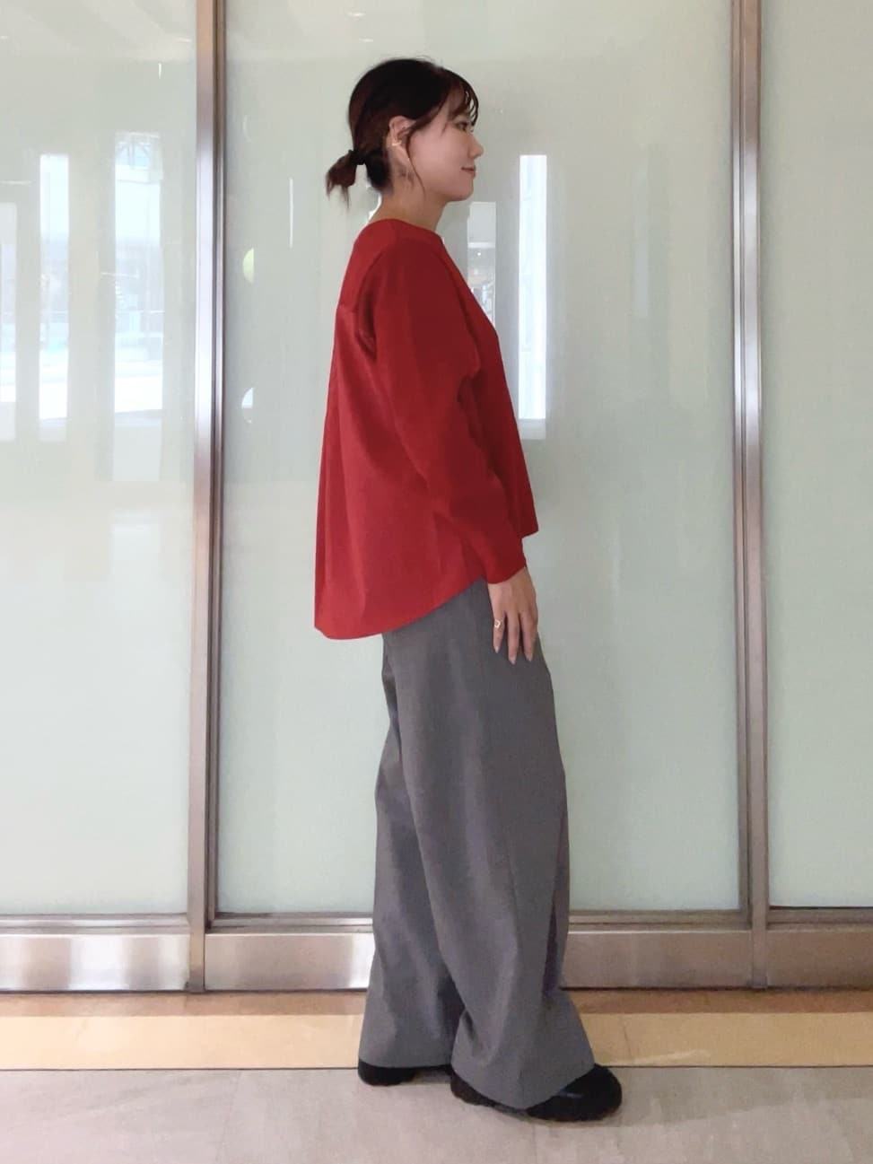 mayutaさんの「INDIVI｜【洗える／選べる8色】トーンアップニット」を使ったコーディネート