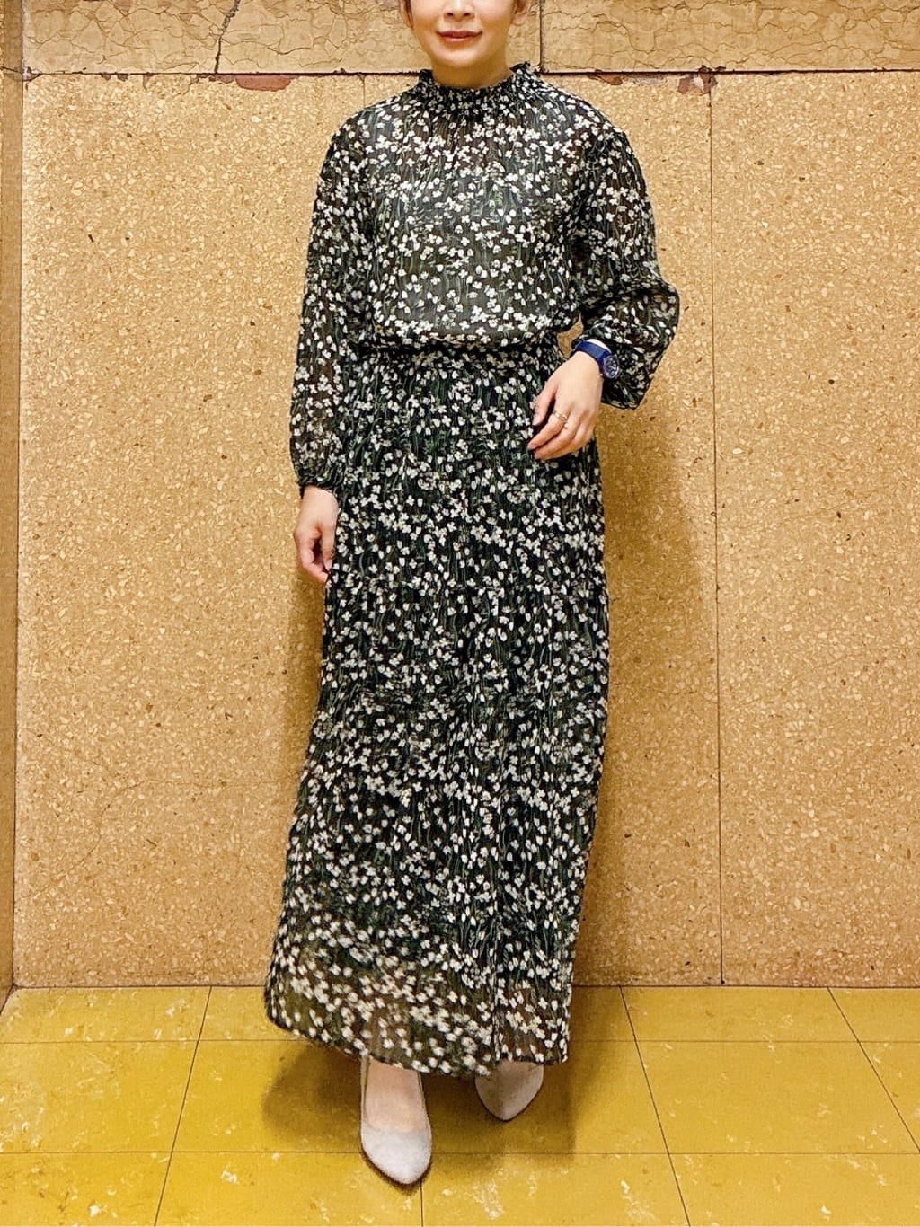 hattoriさんの「INDIVI｜【秋映え柄/セットアップ可能】フラワーシフォンブラウス」を使ったコーディネート