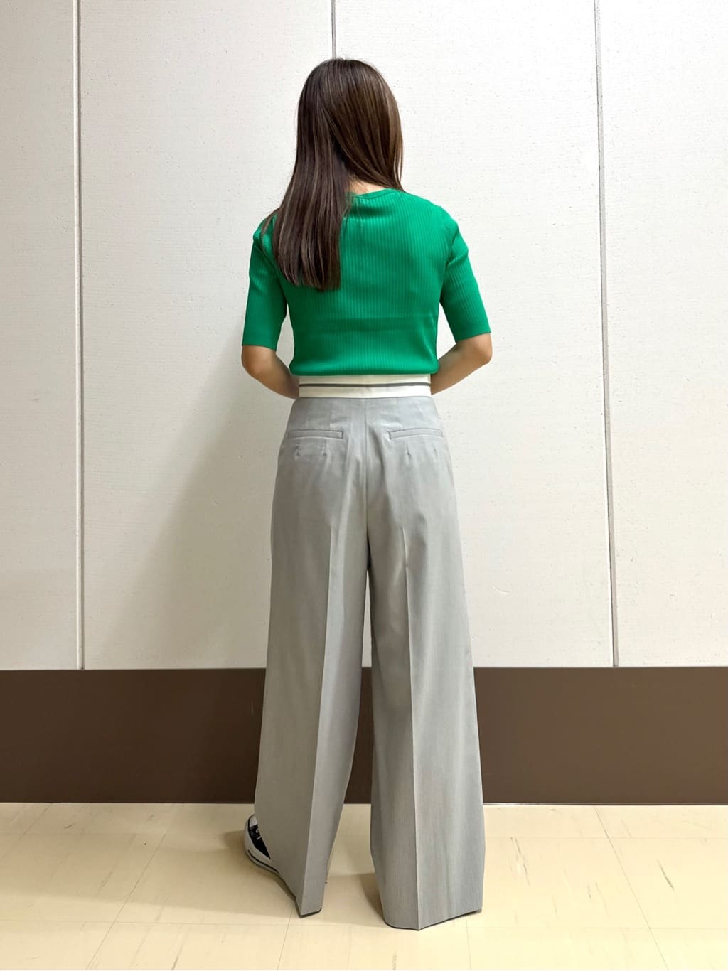 mamiさんの「INDIVI｜【インナーで活躍／アンサンブル】クルーネック半袖ニット」を使ったコーディネート