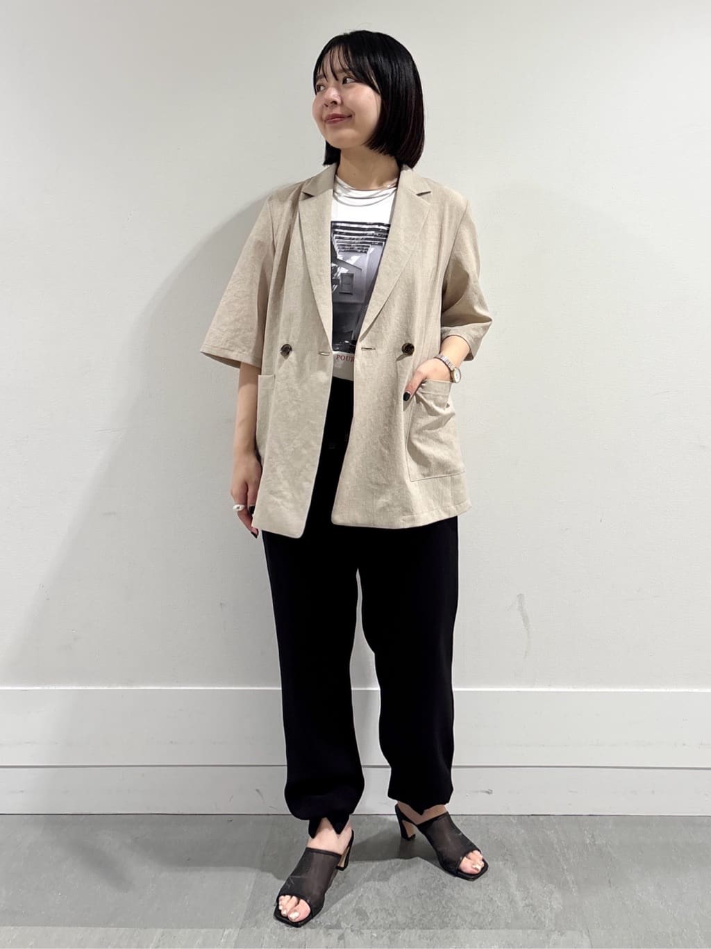 モエカさんの「UNTITLED｜【吸水速乾/ウエストゴム】バックサテン ジョグパンツ」を使ったコーディネート