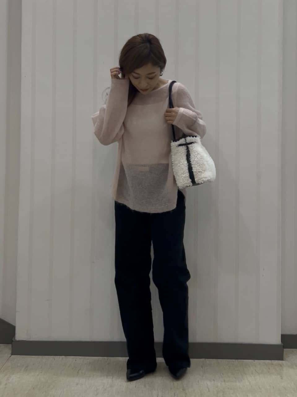 𝑹𝑶𝑴𝑰さんの「INDIVI｜【キッドモヘヤ素材】ラウンドヘムニット」を使ったコーディネート