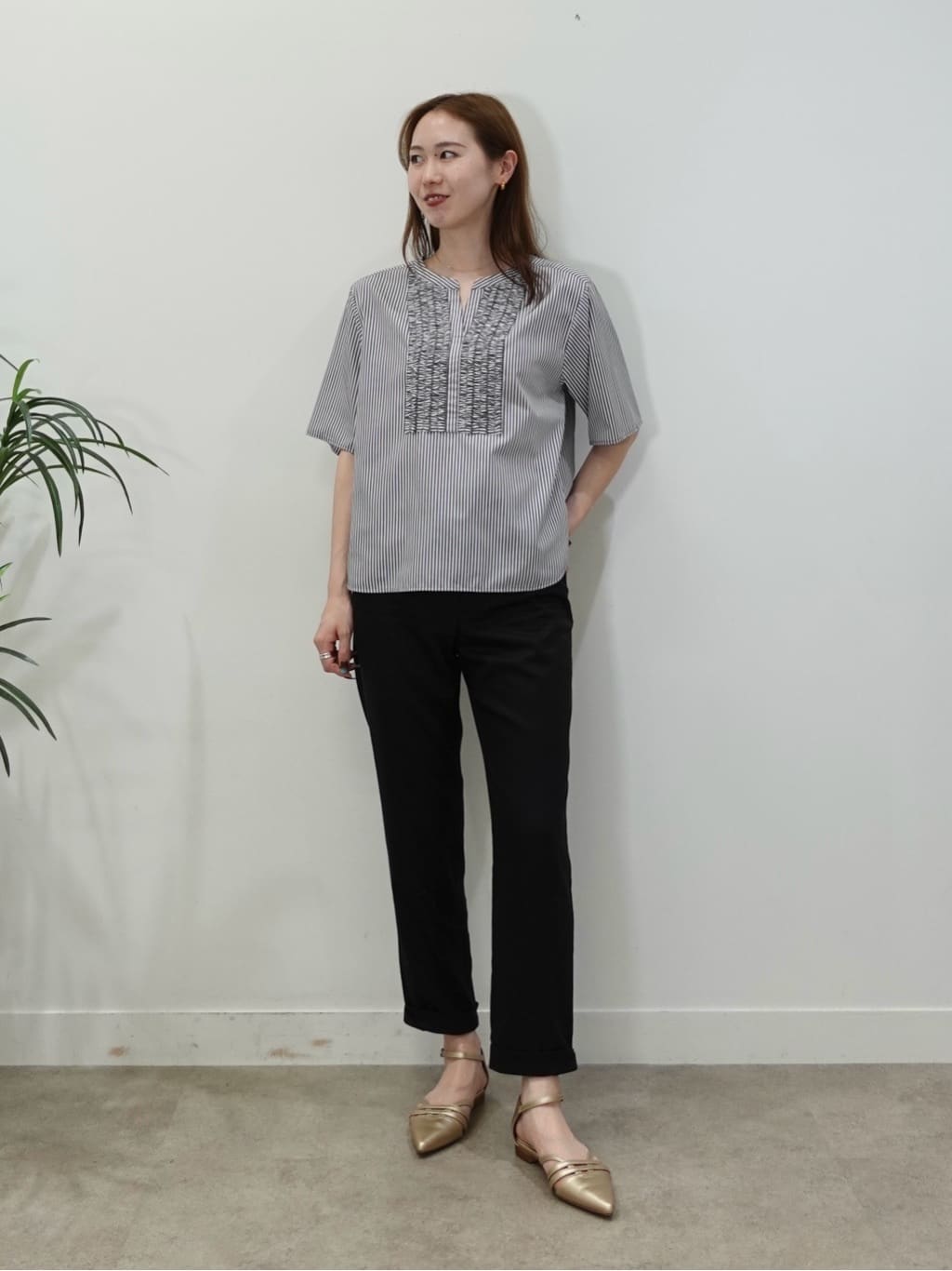 mitsukiさんの「INDIVI｜【洗える】胸元タックフリルブラウス」を使ったコーディネート
