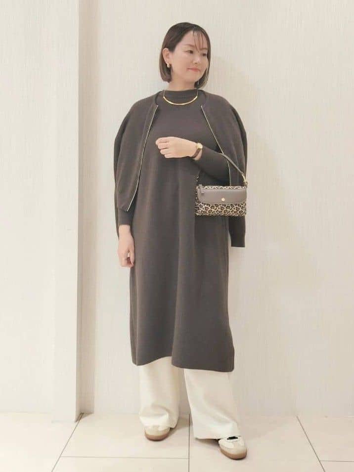 naokoさんの「UNTITLED｜【ロング丈/ゆったりシルエット】テントライン ニットワンピース」を使ったコーディネート
