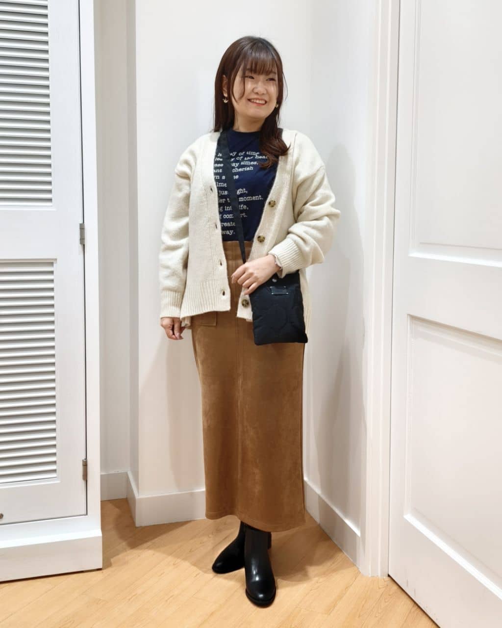 AIKOsanさんの「Dessin｜【セットアップ可・洗える】マシュマロスウェードスカート」を使ったコーディネート