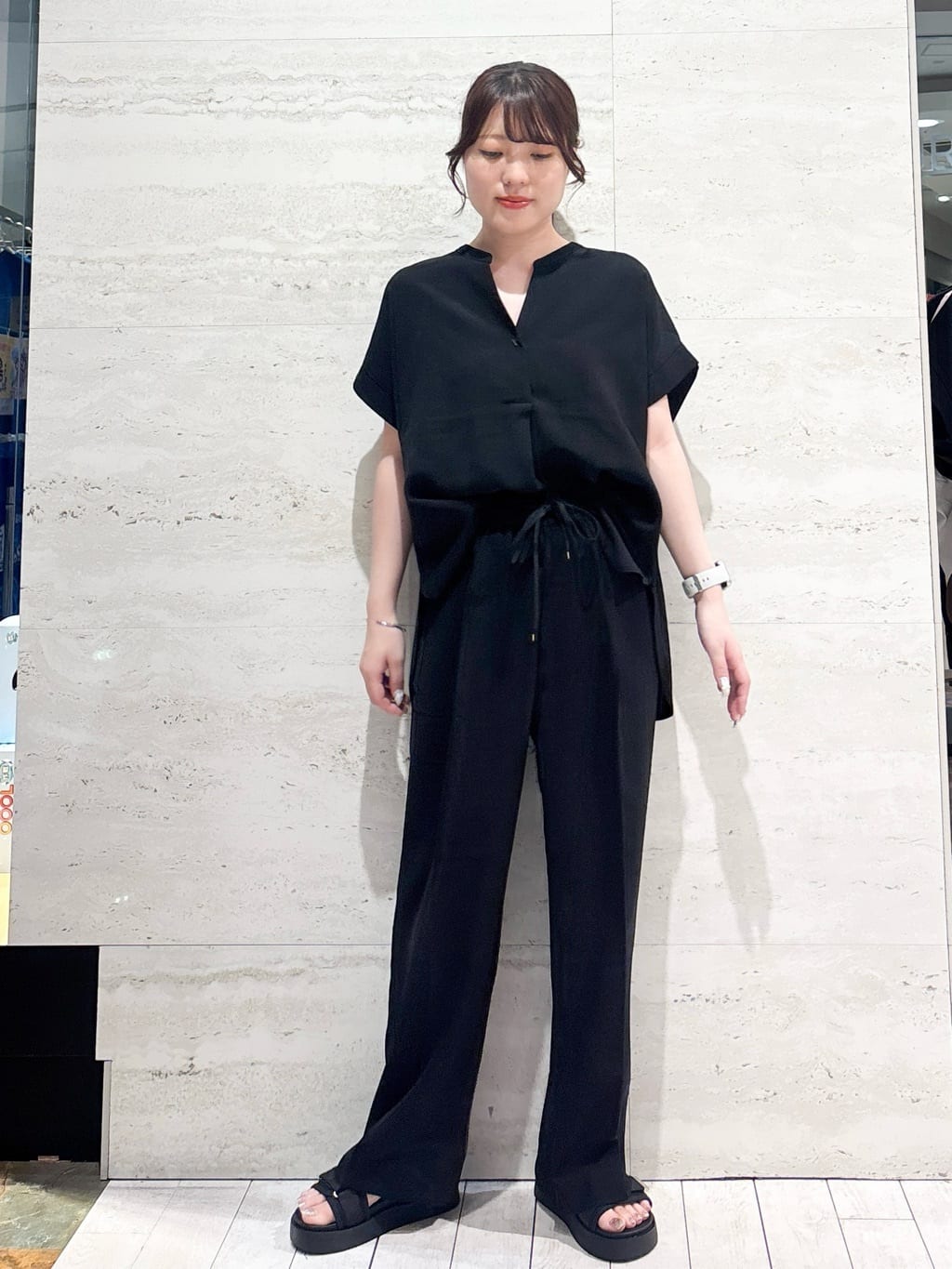 かほさんの「OPAQUE.CLIP｜《7色展開／SS-LLサイズ》ストレッチスキッパーブラウス／セットアップ対応【洗濯機洗い可／防シワ】」を使ったコーディネート