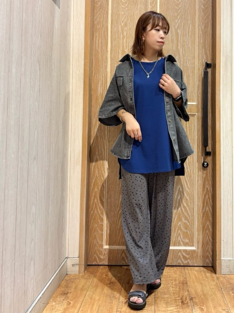 meiさんの「SHOO･LA･RUE｜【ひんやり/選べる2柄】大人のリラックスコーデに プリント柄パンツ」を使ったコーディネート