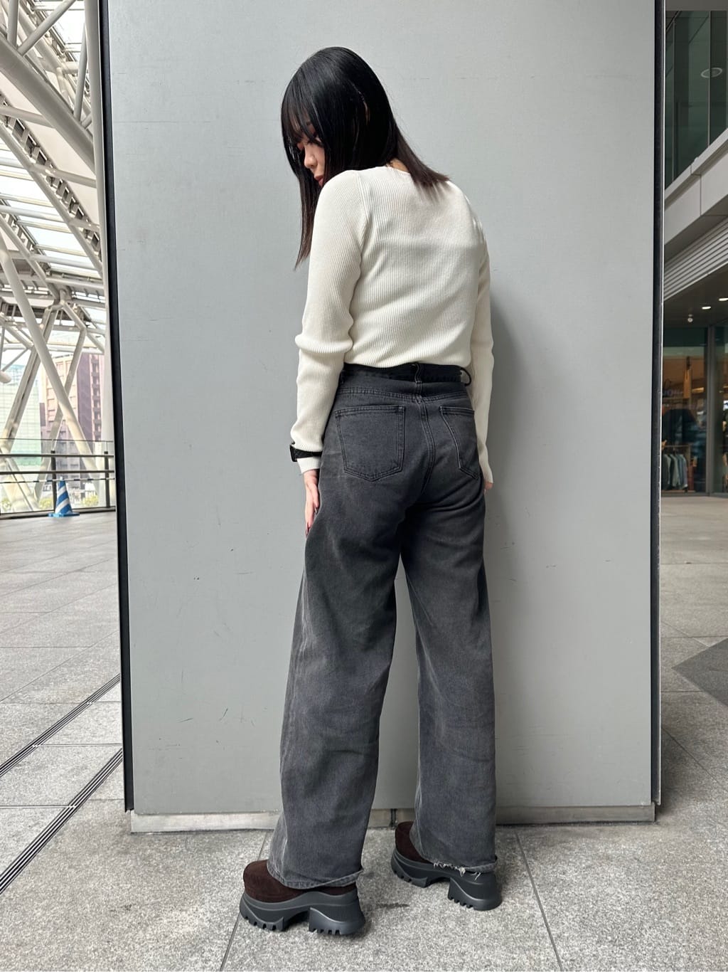 あずみさんの「ESPERANZA｜レースアップバックル厚底ブーツ」を使ったコーディネート