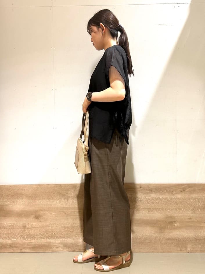 花さんの「SHOO･LA･RUE｜【洗える/S-LL】上品なシアー感 レイヤード風トップス」を使ったコーディネート