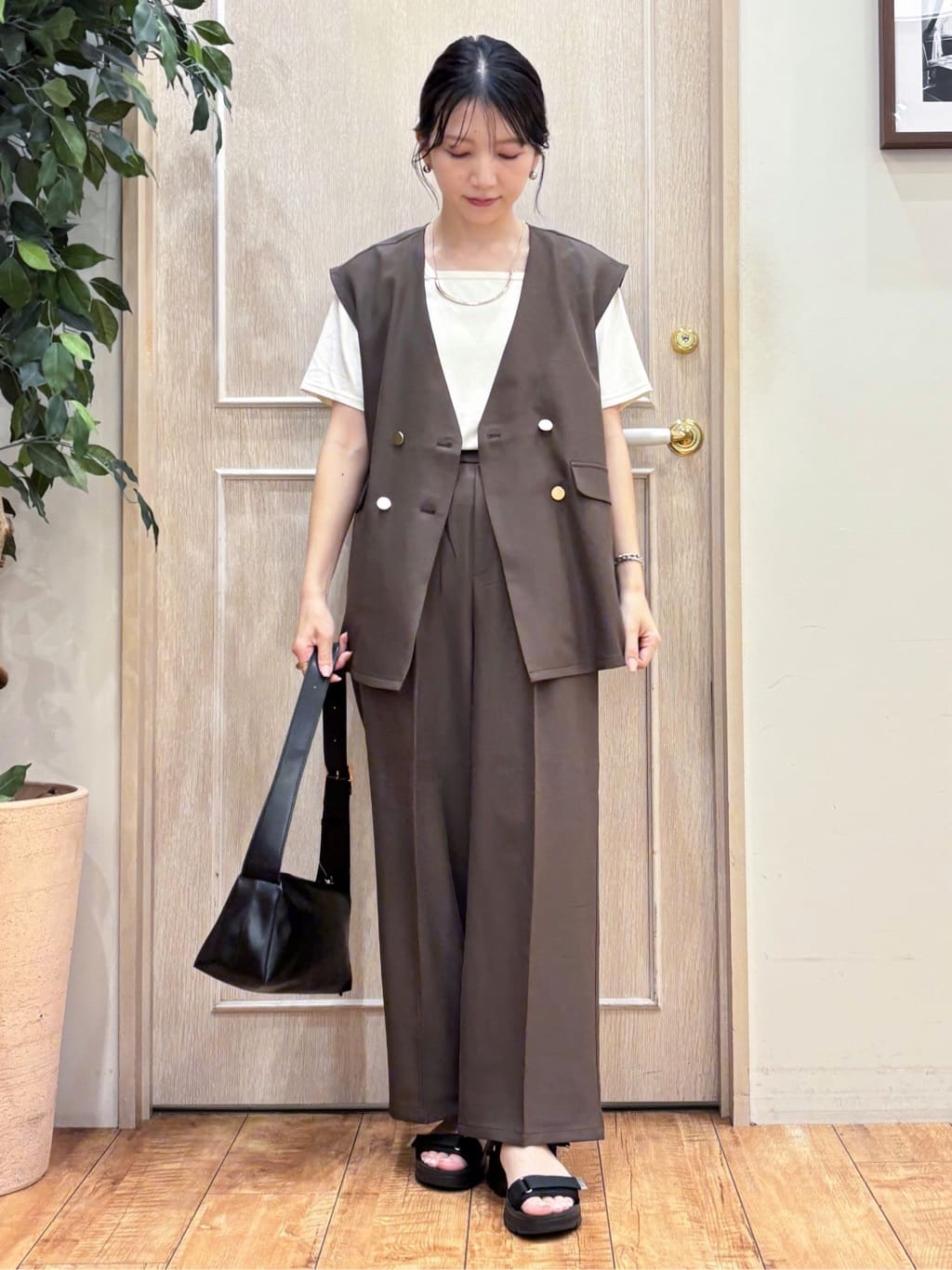 なみさんの「SHOO･LA･RUE｜【S-LL/セットアップ可/洗濯後しわになりにくい】ダブルベスト」を使ったコーディネート