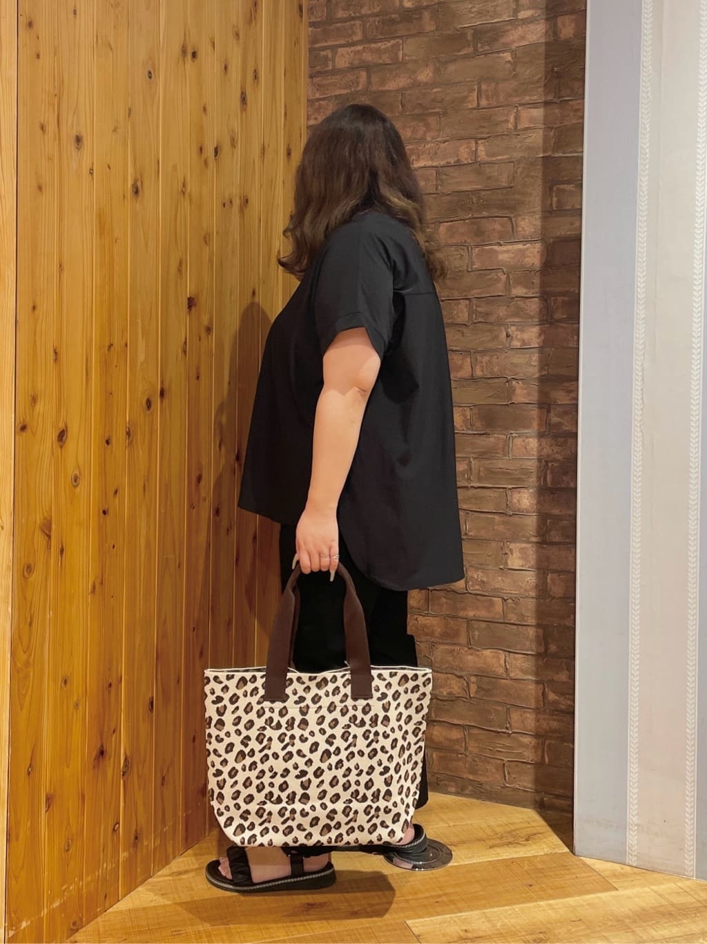 Risaさんの「SHOO･LA･RUE｜【S-LL】さらりとしたタッチが上品見え ワンボタンデザイン トップス」を使ったコーディネート