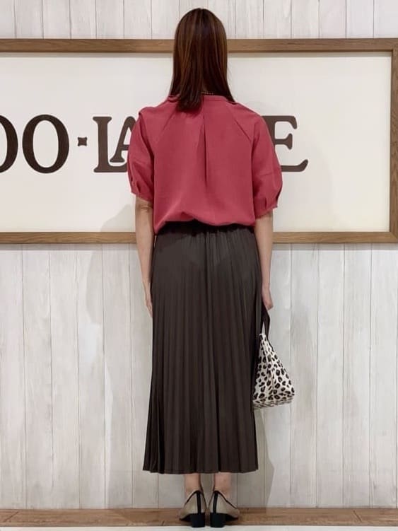 みきぽんさんの「SHOO･LA･RUE｜【S-LL/洗濯後しわになりにくい】ランタンスリーブで女性らしく 5分袖スキッパーブラウス」を使ったコーディネート
