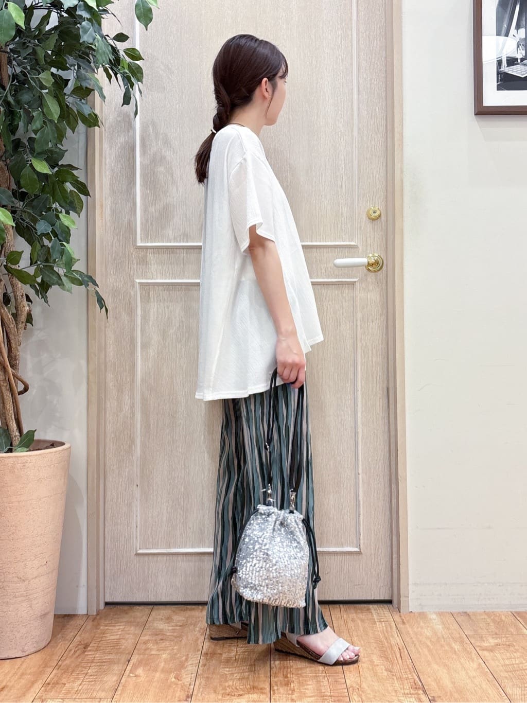 なみさんの「SHOO･LA･RUE｜【洗濯機可/柄が選べる】さらさら楽ちん プリーツ ワイドパンツ」を使ったコーディネート