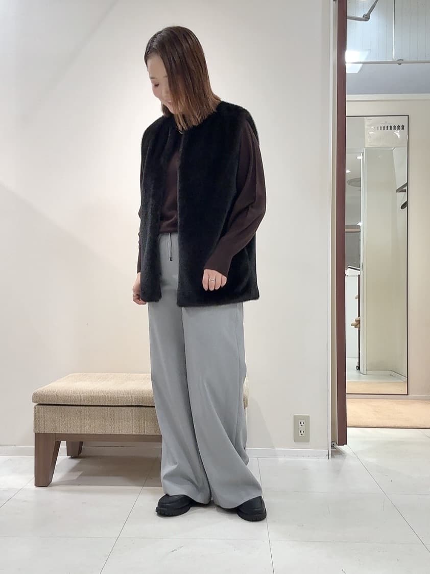 YUIさんの「UNTITLED｜【トレンド/ジレ】フェイクファーベスト」を使ったコーディネート
