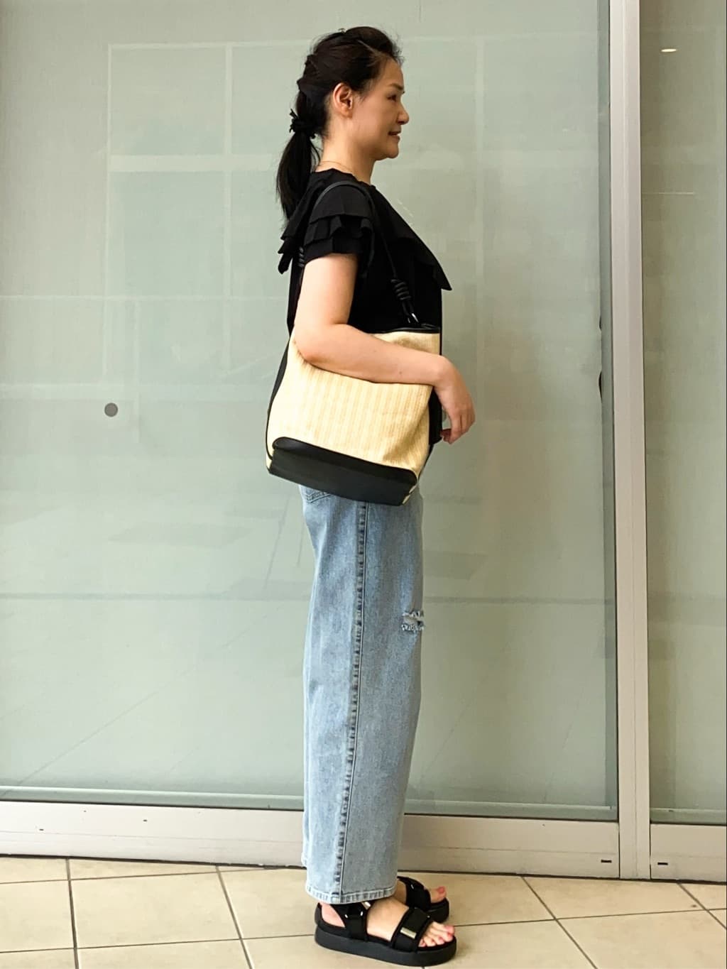 Jeanさんの「OPAQUE.CLIP｜ショルダーフリルドッキングカットソー【洗濯機洗い可】」を使ったコーディネート
