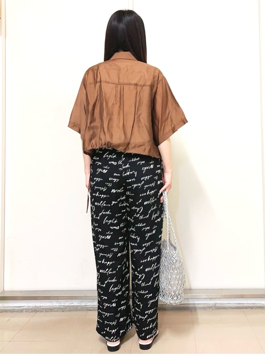 あきさんの「OPAQUE.CLIP｜◆裾ドロストシアーショートシャツ【洗濯機洗い可】」を使ったコーディネート