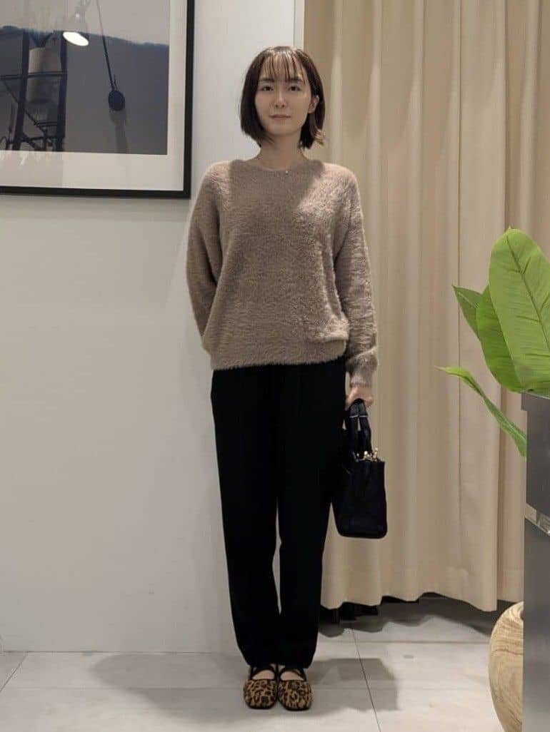 なめさんの「THE SHOP TK｜【華やかで柔らか】ふわふわフェザーニット/洗える・前後2WAY」を使ったコーディネート