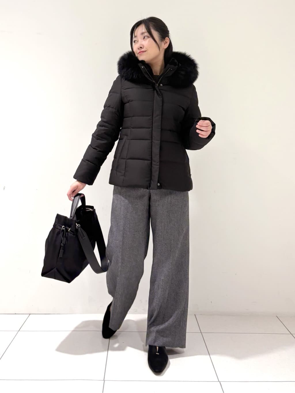 momokoさんの「INDIVI｜【名品／撥水／抗菌防臭】ショート丈リサイクルダウンコート」を使ったコーディネート