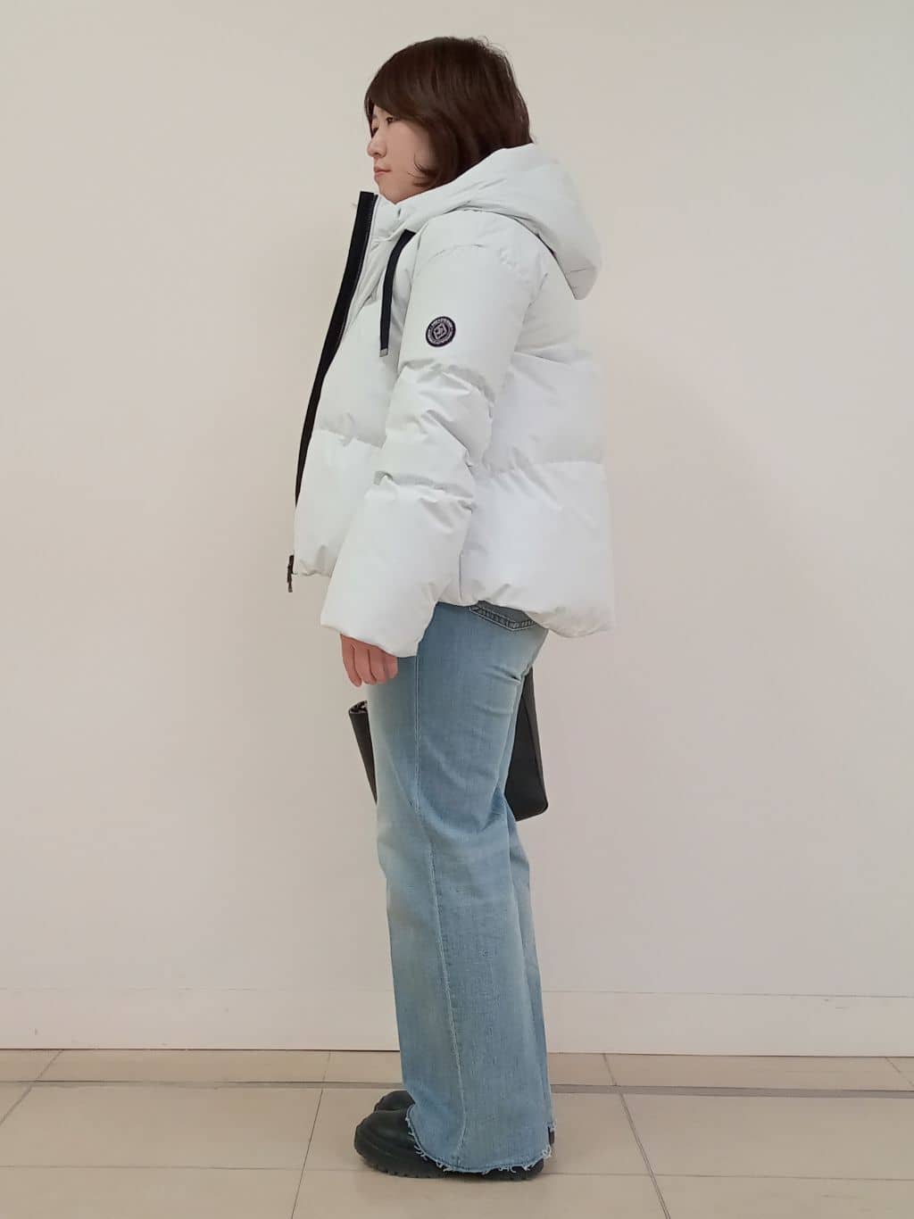 emiさんの「DRESSTERIOR｜センタープレス ワイドストレートデニム」を使ったコーディネート