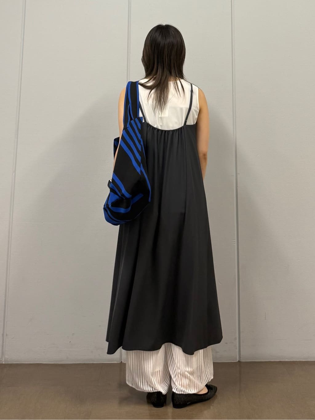 mizukiさんの「INDIVI｜【UVケア】エアリージョーゼット キャミワンピース」を使ったコーディネート