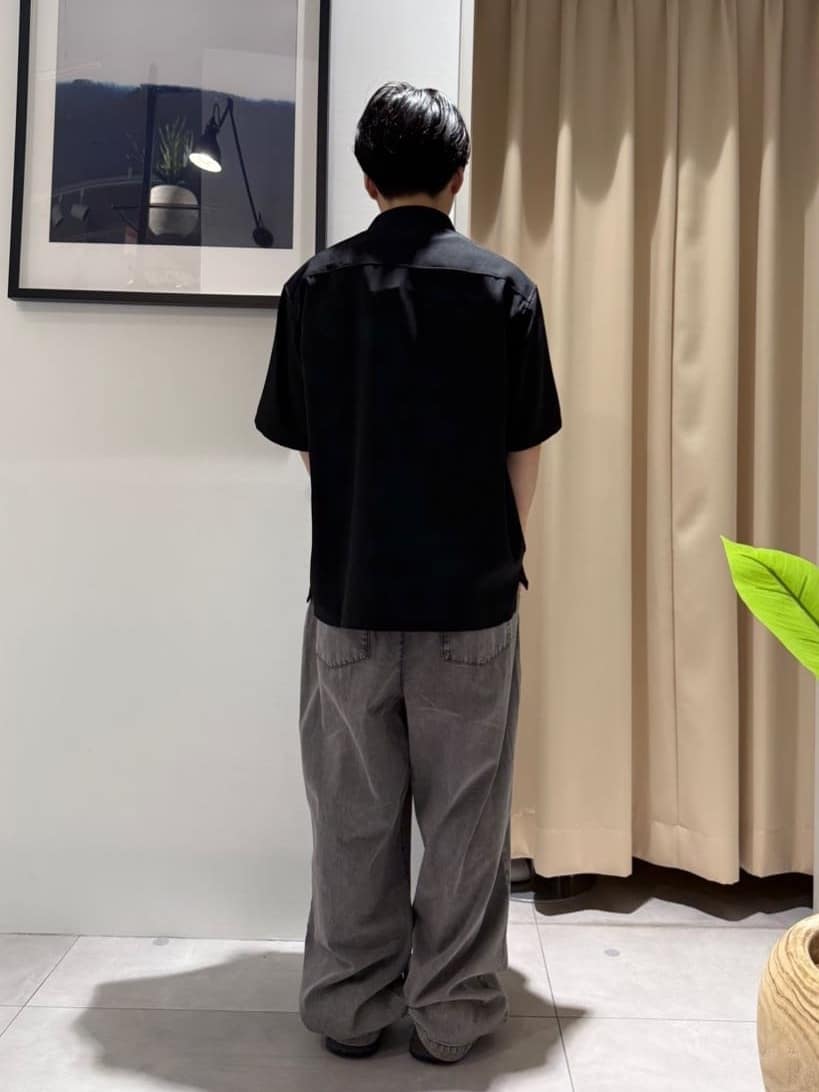 はさんの「THE SHOP TK｜ツータックワイドデニムパンツ」を使ったコーディネート