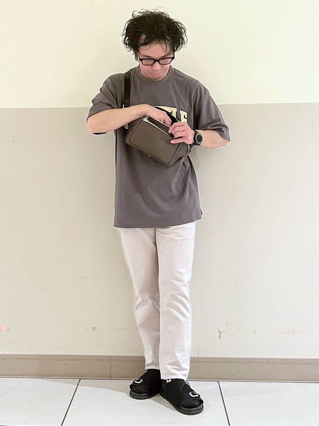 KENJI Iさんの「THE SHOP TK｜カレッジロゴ半袖Tシャツ /親子リンク/洗濯機OK」を使ったコーディネート