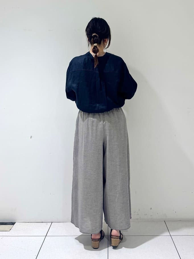 そんさんの「INDIVI｜【洗える／清涼感◎】ワイドフレアパンツ／スカーチョ」を使ったコーディネート