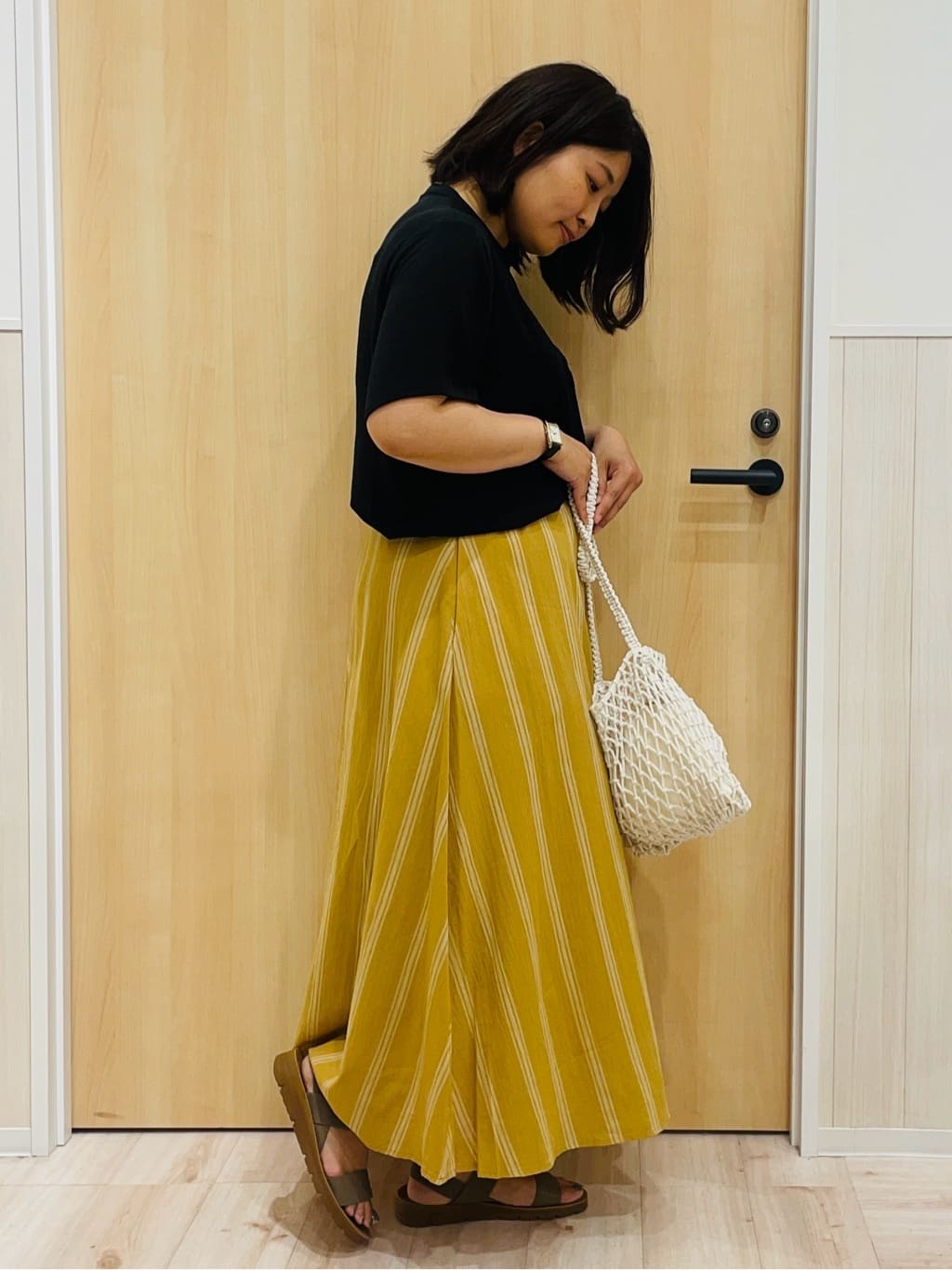 すーさんの「SHOO･LA･RUE｜アンクルゴムフラットサンダル」を使ったコーディネート