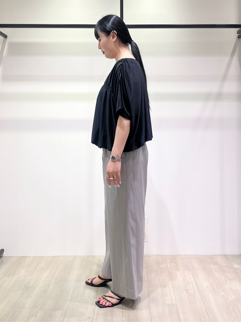 hasuさんの「INDIVI｜【洗える／体型カバー】シャーリングシアートップス」を使ったコーディネート