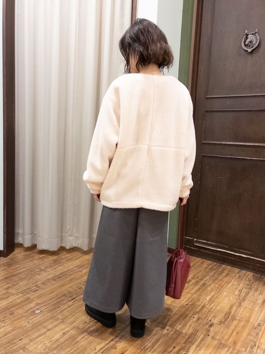 yukaさんの「SHOO･LA･RUE｜【洗濯機可】即サマになる ノーカラー ボアブルゾン」を使ったコーディネート