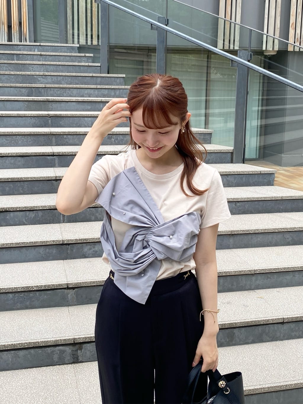 みさかさんの「index｜パール調アシメドッキングTシャツ【洗える／接触冷感】」を使ったコーディネート