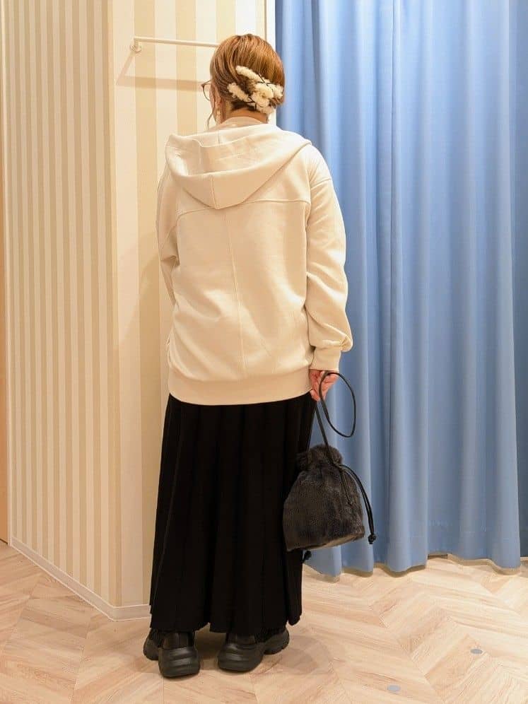koikeee さんの「SHOO･LA･RUE｜フェイクファー巾着ショルダーバッグ」を使ったコーディネート