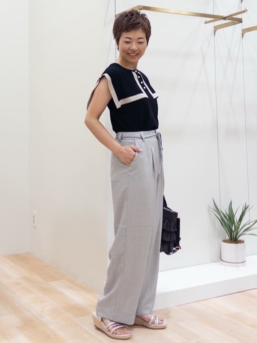 シュウコさんの「grove｜ロープベルトで差がつく 洗練リラックスパンツ」を使ったコーディネート