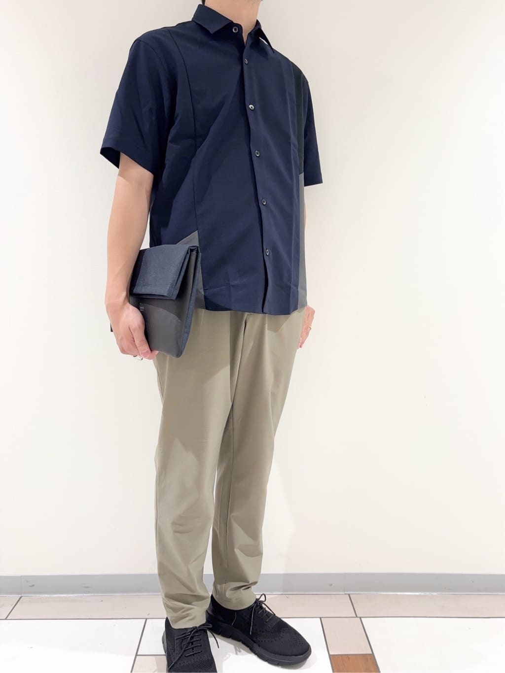及川さんの「TAKEO KIKUCHI｜【COOL CITY WEAR】エアートール パンツ /接触冷感・通気性」を使ったコーディネート