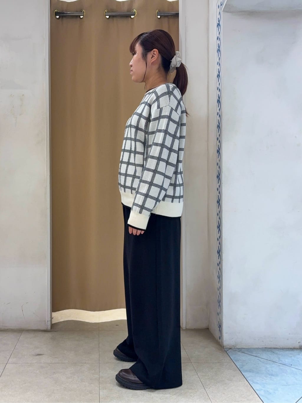 SO(R)Aさんの「SHOO･LA･RUE｜【S-LL/体型カバー】上品なとろみが魅力 イージーワイドパンツ」を使ったコーディネート