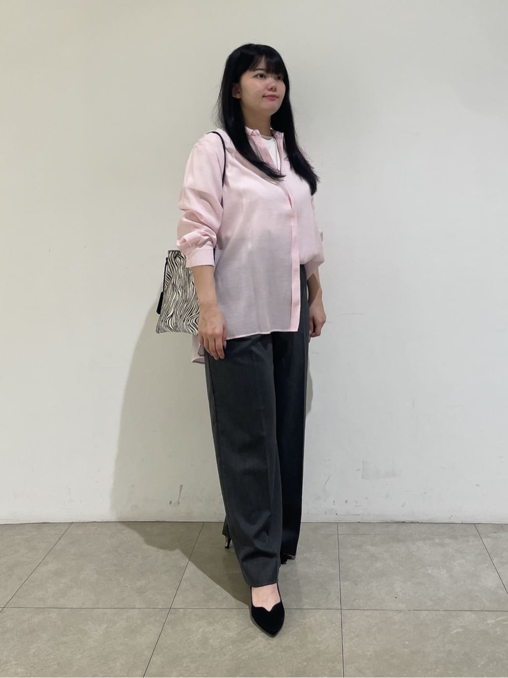 emikaさんの「INDIVI｜【体型カバー／清涼感】シアーオーバーシャツ」を使ったコーディネート