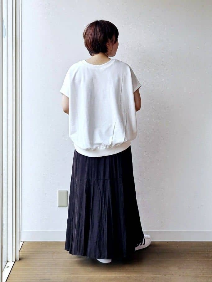 やじまさんの「UNTITLED｜【CHIGNON】別注 ミニ裏毛フレンチスリーブプルオーバー」を使ったコーディネート