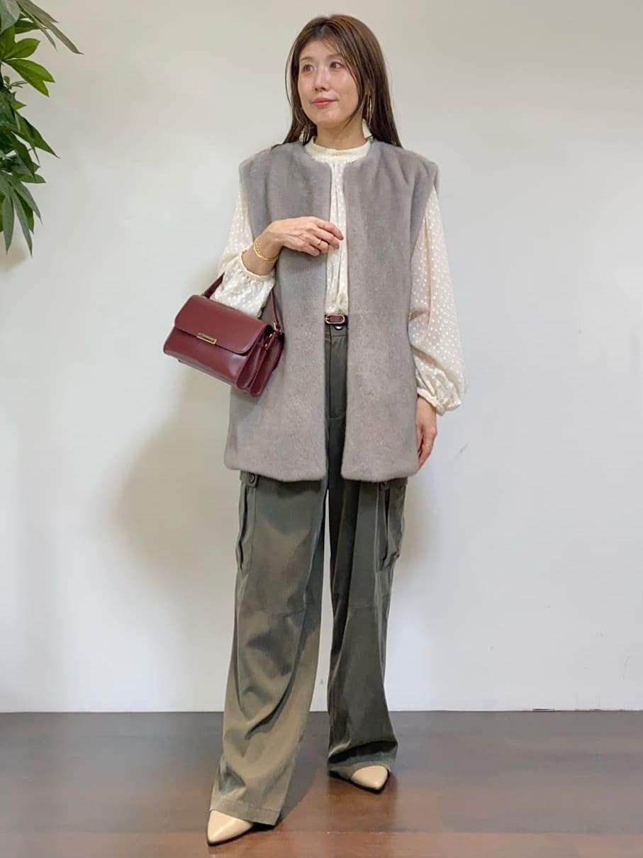 tomoさんの「UNTITLED｜【トレンド/ジレ】フェイクファーベスト」を使ったコーディネート