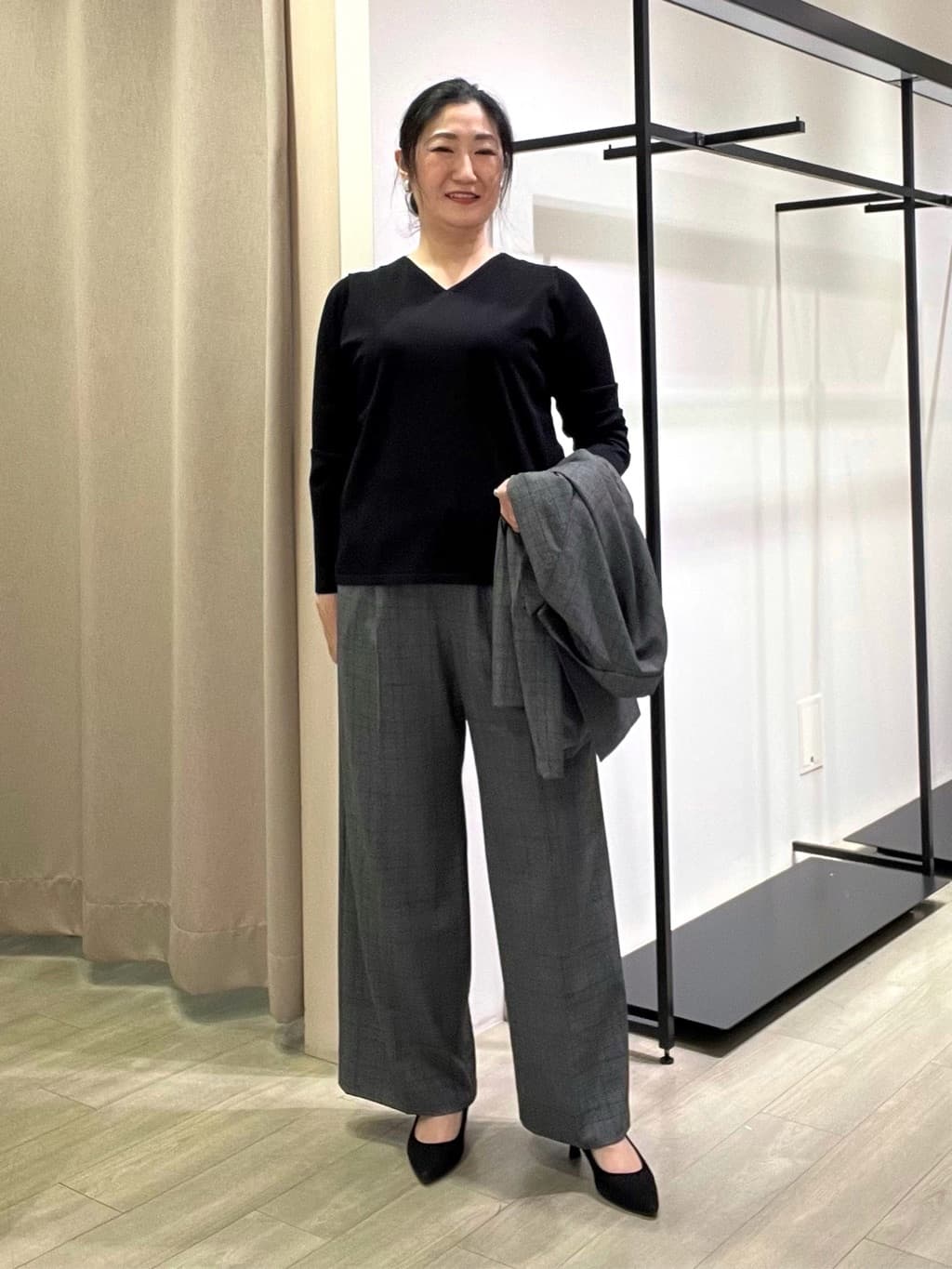 TOMOMIさんの「INDIVI｜【洗える】Vネックコンパクトニット」を使ったコーディネート