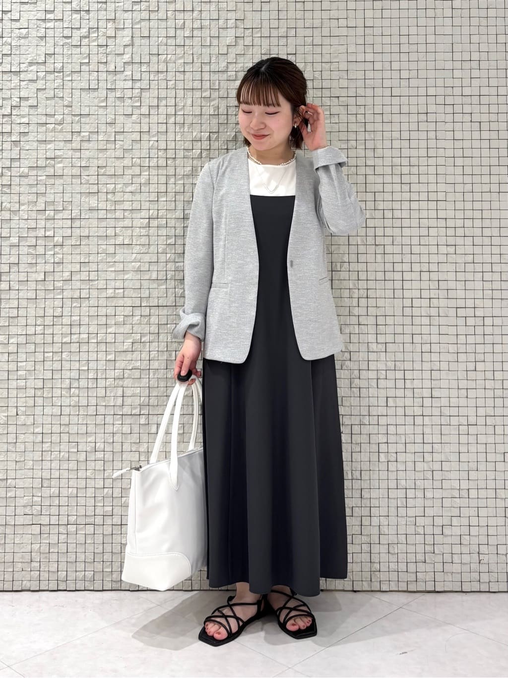 sakuさんの「INDIVI｜【UVケア】エアリージョーゼット キャミワンピース」を使ったコーディネート