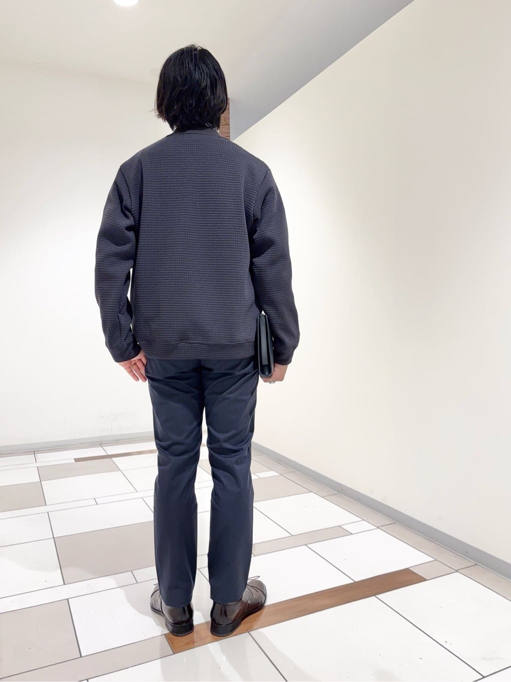 及川さんの「TAKEO KIKUCHI｜ストライプ小花 長袖シャツ」を使ったコーディネート