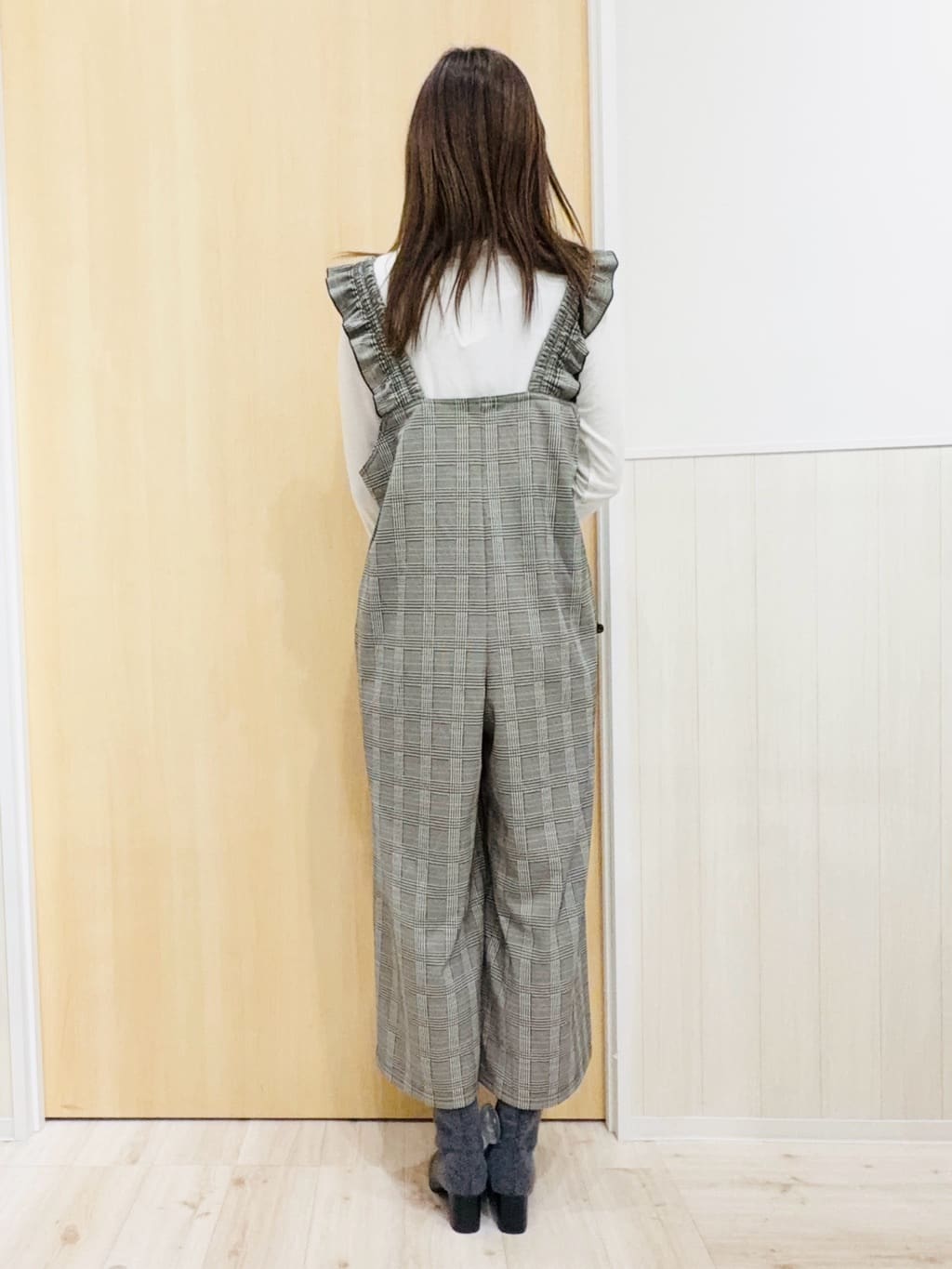 Naさんの「SHOO･LA･RUE｜【あったか】大人のための チェック柄フリルサロペット」を使ったコーディネート