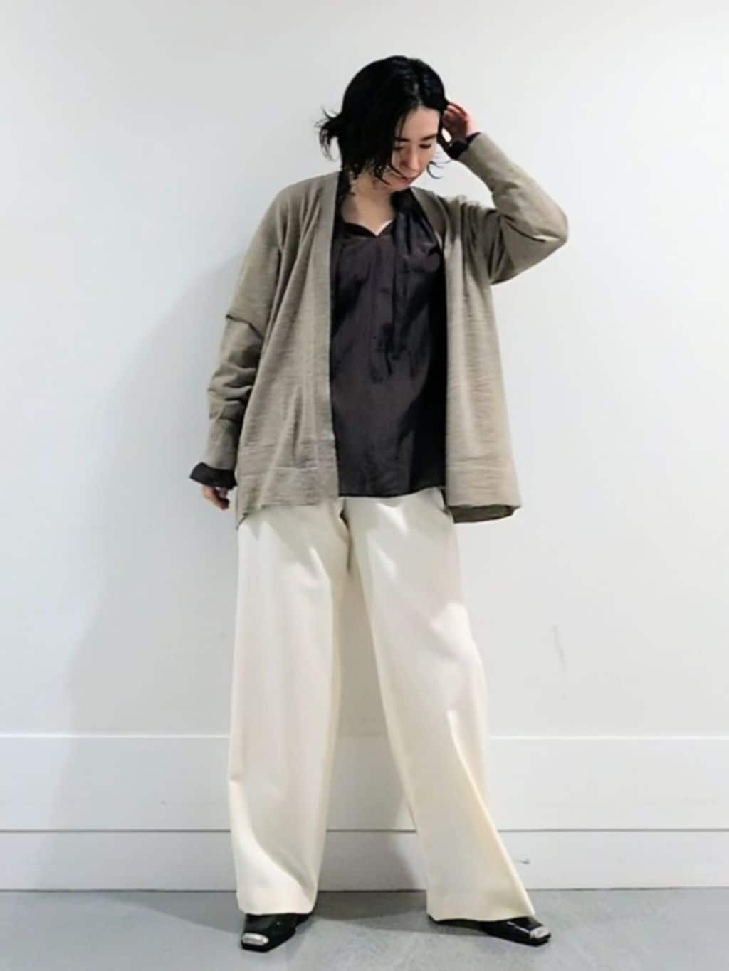 ミズタさんの「UNTITLED｜【アンサンブル可/洗える/ボタンなし】シルクウールカシミヤ 着流しカーディガン」を使ったコーディネート