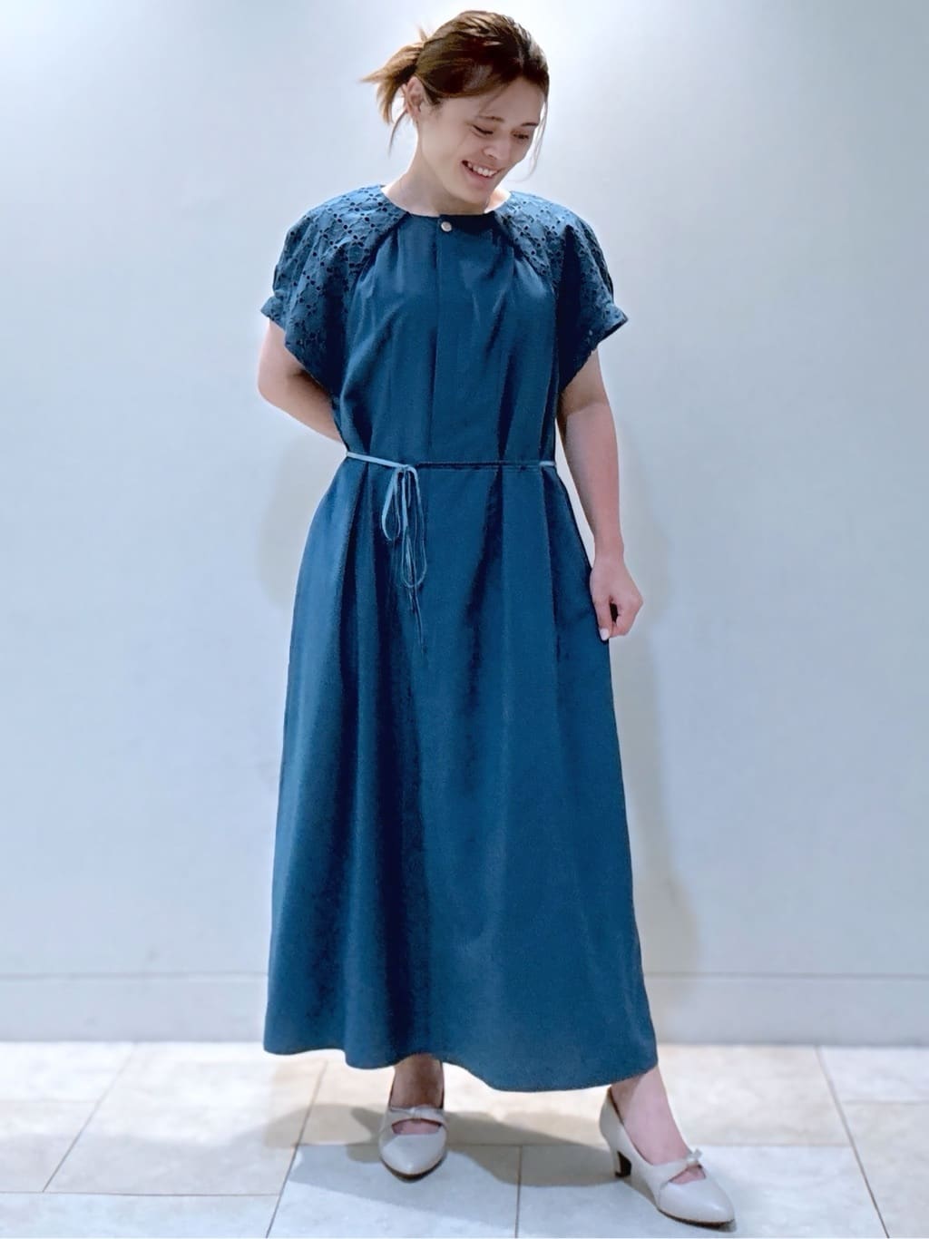 S&auml;K&iuml;さんの「Reflect｜カットワークレーススリーブワンピース」を使ったコーディネート