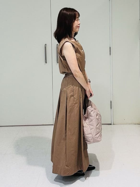 makiさんの「UNTITLED｜【2WAY/セットアップ可/ノースリーブ/前ボタン】ファブリカブラウス」を使ったコーディネート