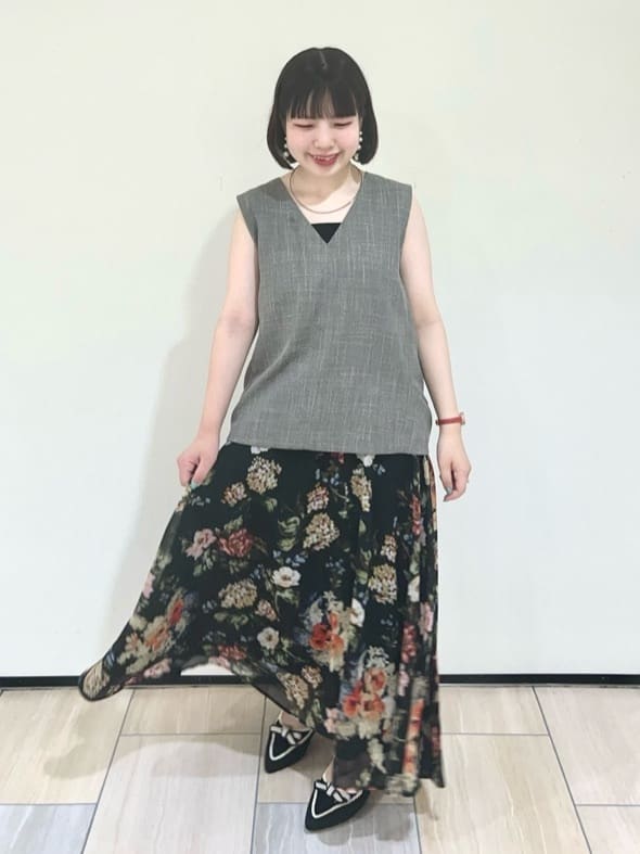 Mitsukiさんの「UNTITLED｜【セットアップ可/洗える】梳毛調合繊Vネックベスト」を使ったコーディネート