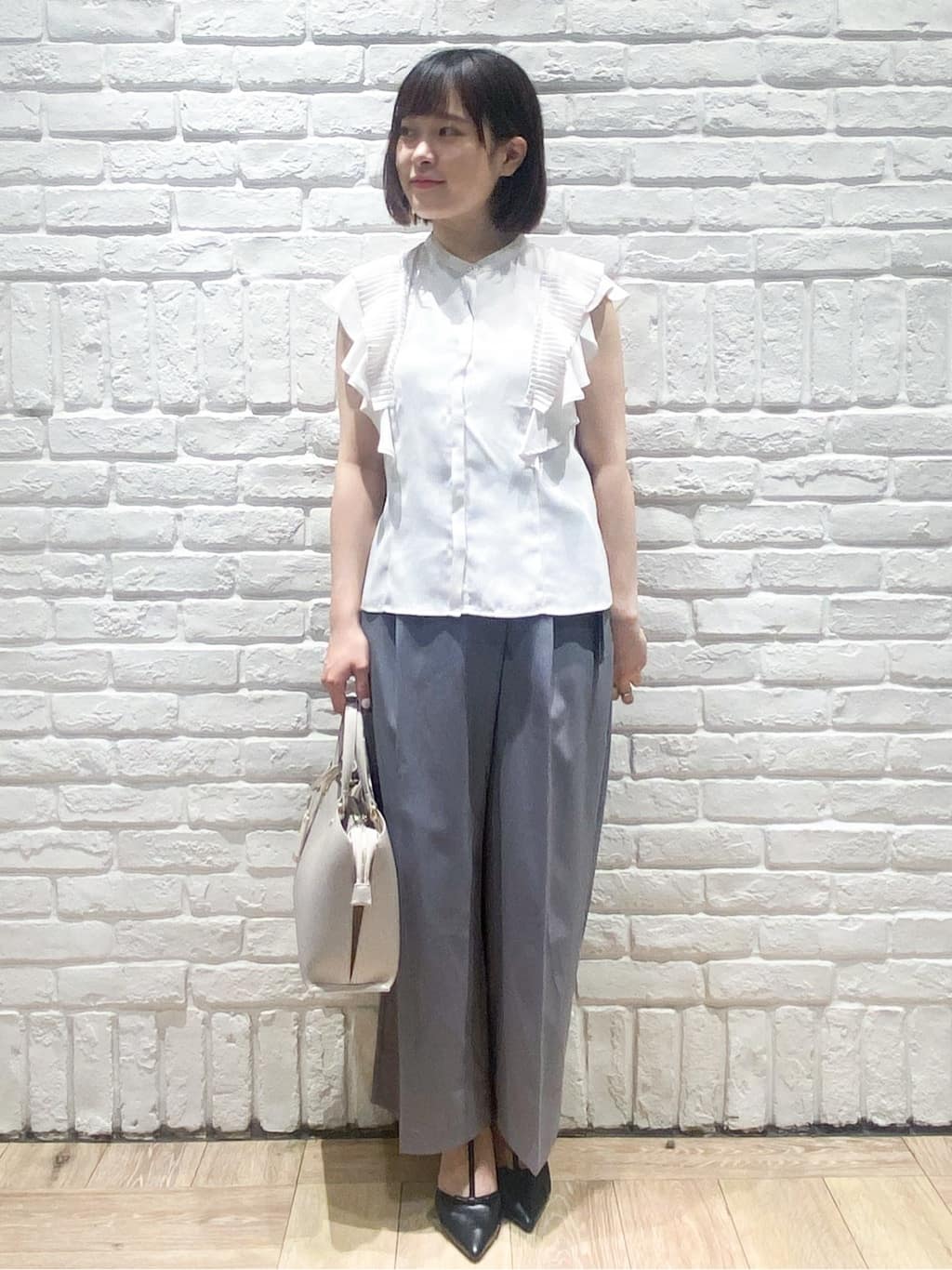 kimiさんの「index｜ラップストレートパンツ【接触冷感／抗ピル／洗濯機洗い可／イージーアイロン】」を使ったコーディネート